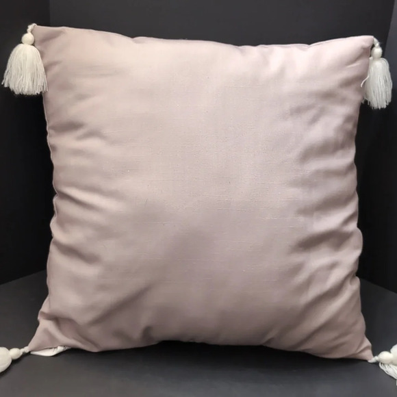 Disney St.Nicholas Minnie,Mickey Ice Skating Throw Pillow. - Picture 4 of 7